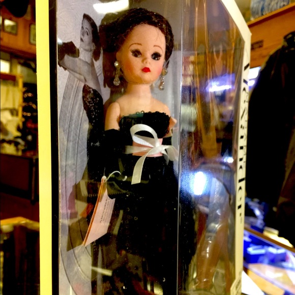 Not collecting dolls - Picture 2 of 3